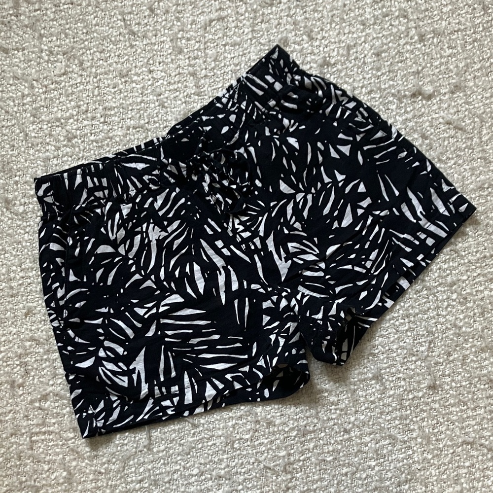 🌿 OLD NAVY WOMENS SIZE SMALL BLACK AND WHITE LINEN PULL ON SHORTS